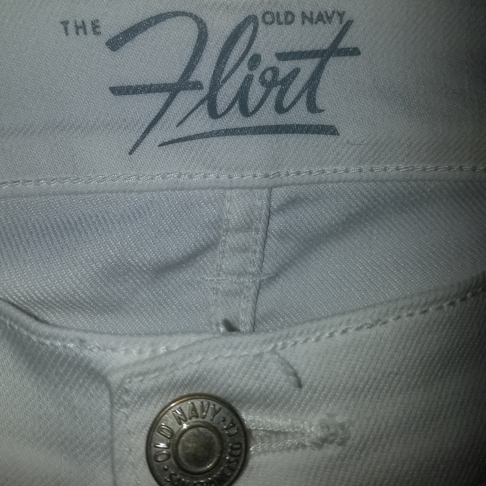 Womens Old Navy White Denim Capri Pants - Picture 3 of 4